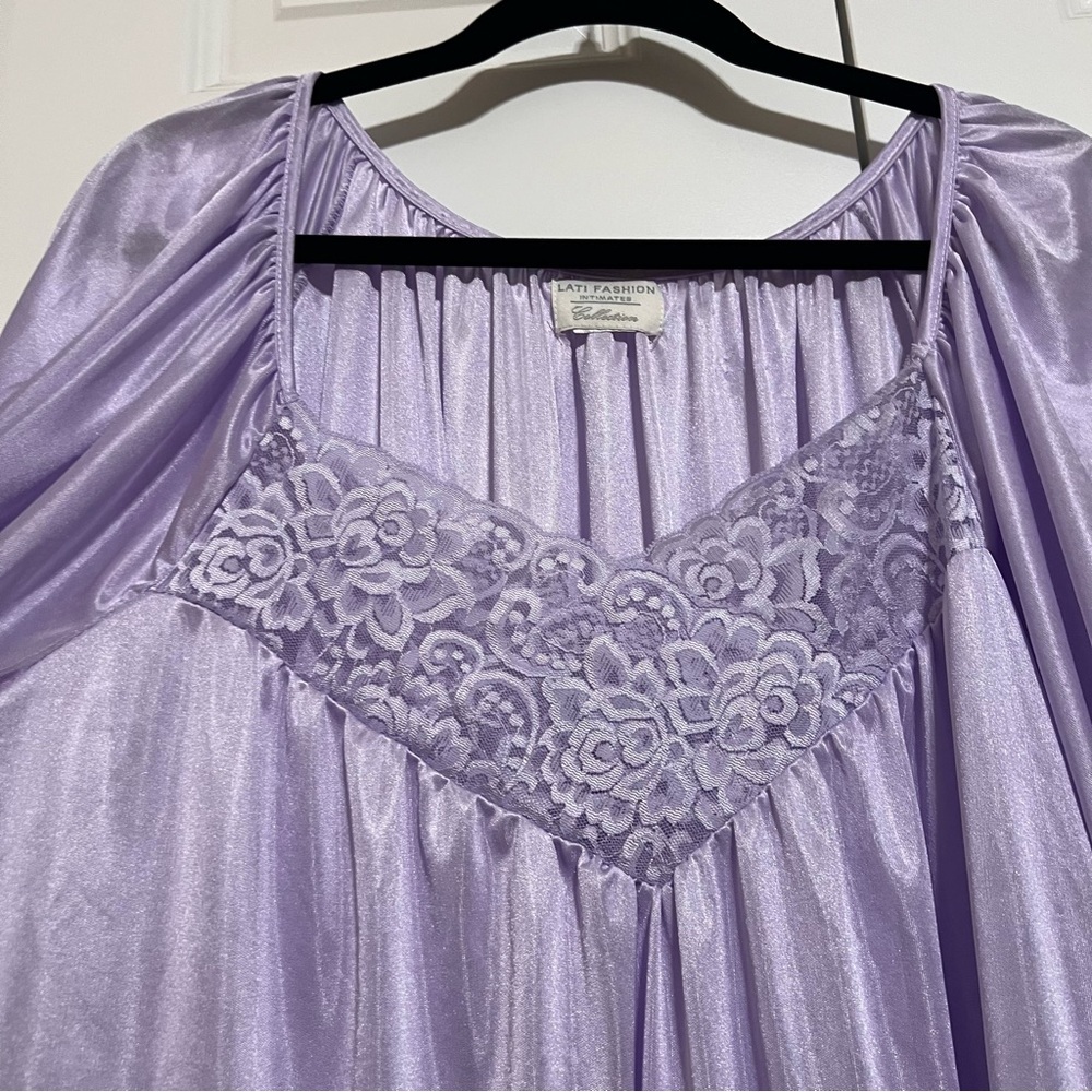 Lavender Lace Trim Sleepwear Robe - Picture 2 of 6